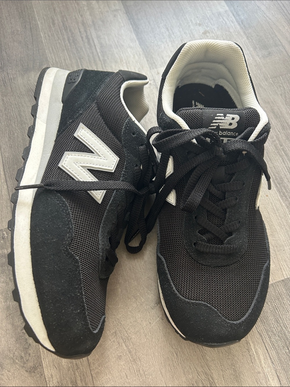 New Balance Men’s Black and White Classic 515 Sneakers